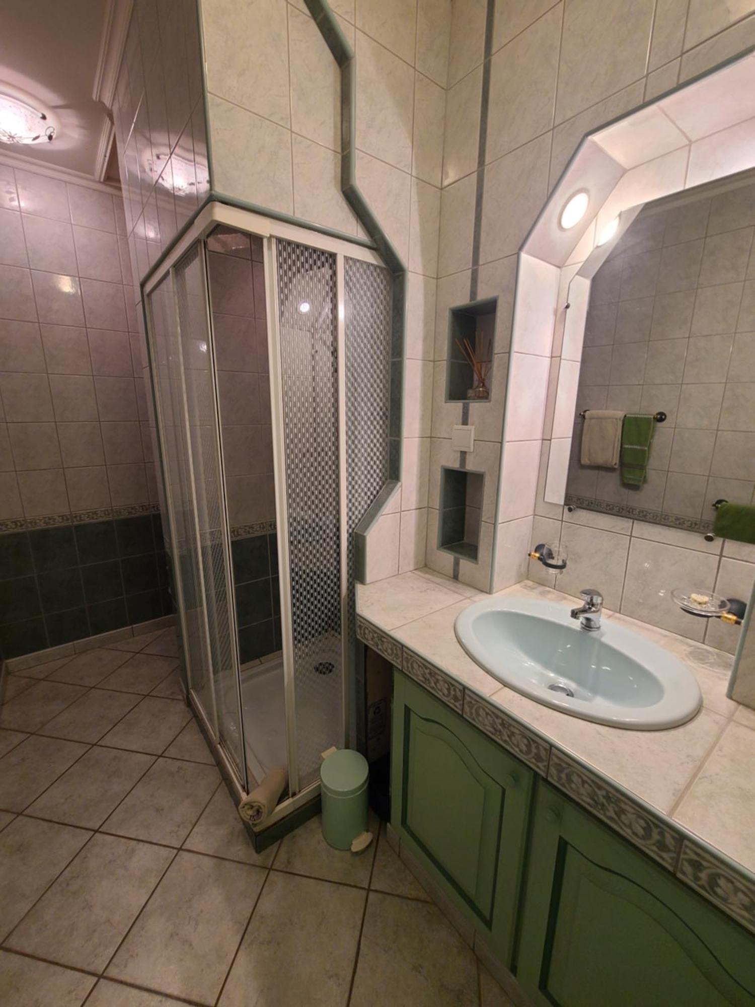 Les Dependances Du Chateau Noailles  Room photo